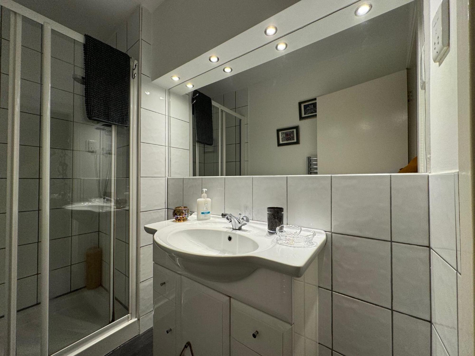 Edinburgh Two Bedroom Apartment With Free Side Street Parking 24 Hours Zewnętrze zdjęcie